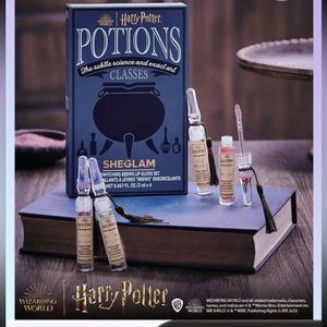 $15 HARRY POTTER LIP GLOSS SET. NEW. $15 WHEN BUNDLED